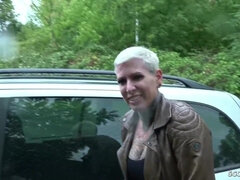 Leie, In den arsch, Grosse titten, Blondine, Deutsch, Reif, Mutti, Tätowierung