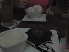 Amateur, Salle de bains, Blonde, Petite amie, Lunettes, Pov, Chatte, Maigrichonne