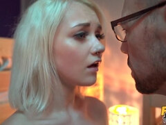 Американки, Минет, Член, Сперма на лице, Короткая стрижка, Порка, Тату, Втроем