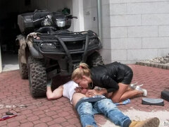 Ξανθιά, Πίπα, Ντυμένη, Φυσικά, Γυμνός, Εκτός, Κατούρημα, Μουνί