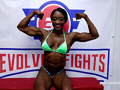 Kvinde dominans, Nøgenhed