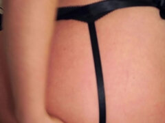 Blondína, Britskej, Podpätky, Milf  mčbp, Orgazmus, Piercing, Stockings, Tetovanie