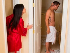 Rumpe, Kukk suging, Brunette, Bakfra, Latina, Slikking, Milf, Strømper