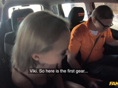 Černé, Blondýna, Kuřba, Auto, Evropské, Pička, Vyholené, Běhna