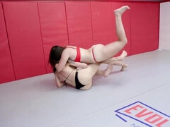 큰 가슴, 흑갈색 머리, 가슴이 큰, 대단히, 나체, 자연의 가슴, 거칠게, 젖가슴