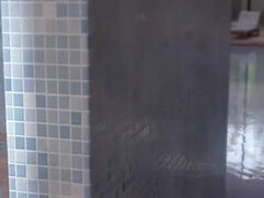 Kolmiulotteinen, Bikinit