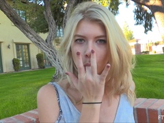 Üveg, Közelkép, Táncolás, Orgazmus, Nyilvános, Egyedül, Játékszerek, Szoknya alatti