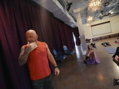 Bionda, Hardcore, Tette naturali, Punto di vista pov, Pubblico, Figa