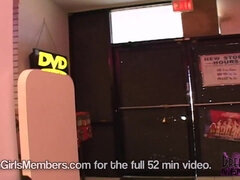 Μεγάλα βυζιά, Ξανθιά, Βυζαρού, Γυμνή, Δημόσιο, Μόνος, Έφηβος, Παιχνίδια