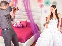 Hatalmas hátsó, Monumentális dákó, Cumizás, Gesztenyebarna, Kutya póz, Természetes mellek, Tini, Begyek