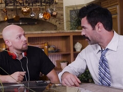 Isot tissit, Ruskeahiuksinen, Peli, Latinankieli, Äiti jota haluaisin panna, Opettaja