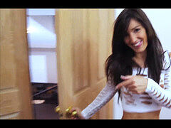 diminutive brune fran�aise baise avec un voisin excit� - inexperienced Sextwoo -