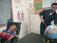 Pauzão, Peitos grandes, Boquete, Transar de quatro, Hardcore, Lambendo, Mãe gostosa, Melharucos naturais