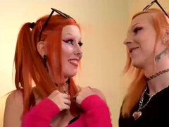 Gros cul, Gros seins, Sucer une bite, Queue, En levrette, Fétiche, Groupe, Transsexuelle