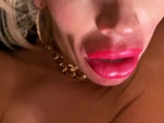 Grosser arsch, Grosse titten, Blondine, Blasen, Betrug, Milf, Mutti, Pov