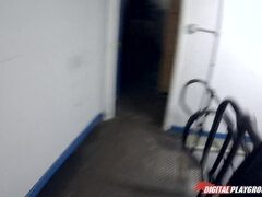 Anal, Røv til mund, Badeværelse, Stor røv, Stor pik, Langt ned i halsen, Udendørs, Piercing