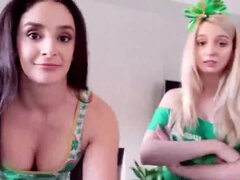 Enthousiasteling, Gebondenheid, Voetbeurt, Groepseks, Huisgemaakt, Rijpe lesbienne, Trio, Oud