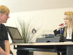 Blonde, Sucer une bite, En levrette, Fétiche des pieds, Grandpère, Branlette thaïlandaise, Chatte, Serré