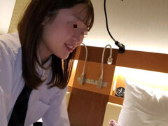 Suihinotto, Kermakakku, Pienikokoinen, Pillu, Laiha, Tissit, Univormu, Vibraattori