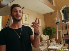 Americano, Rubia, Mamada, Morena, Corridas, Corridas faciales, Lamidas, Paja con tetas