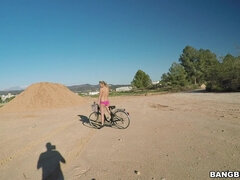 Peitos grandes, Loiroa, Peituda, Tchecoa, Melharucos naturais, Ao ar livre cartaz de rua outdoor, Pornô leve, Provocar