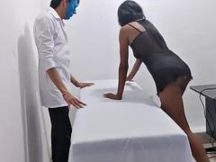 Enthousiasteling, Bruinharig, Erotisch, Masseren, Rijpe lesbienne, Moeder die ik wil neuken, Verleid