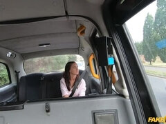 Rumpe, Brunette, Bil, Bakfra, Hæler, Utendørs, Barbert, Tattovering