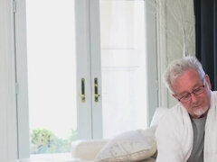 Old dad licks and bangs teen stepdaughter's pussy