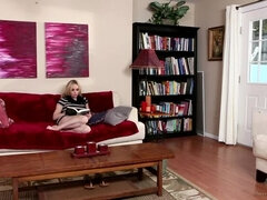 Блондинки, Брюнетки, Колледж, Пальцем, Лизание, Натуральные сиськи, Пирсинг, Реалити