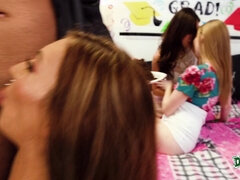 오랄섹스, 흑갈색 머리, 대학교, 페티쉬, 그룹, 레즈비언, 보지, 젖가슴