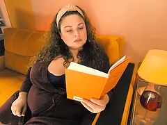 Enthousiasteling, Grote mammen, Sperma in gezicht, Huisgemaakt, Huisvrouw, Rijpe lesbienne, Moeder die ik wil neuken, Tieten likken