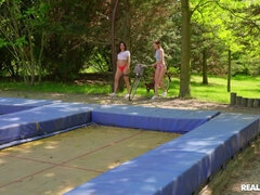 Morena, Húngaroa, Italianoa, Beijar, Ao ar livre cartaz de rua outdoor, Piercing, Palmada, Esguichando