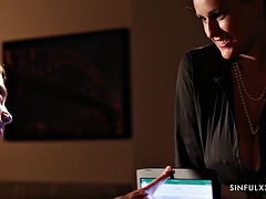 Bebê, Pauzão, Loiroa, Boquete, Punheta, Lambendo, Escritório, Pornstars