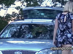 18, ズームショット, 女, アウトドア, 放尿, 公共, 一人, ティーン