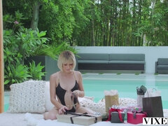 Bikini, Obciąganie, Hardcore, Całować, Basen, Krótkie włosy, Nastolatki, Cycki