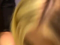 Grote kont, Grote mammen, Pijpbeurt, Sperma shot, Groepseks, Gezichtspunt