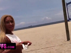 Stor pik, Bikini, Blondine, Svømmepøl, Pov, Fisse, Skrige, Bryster