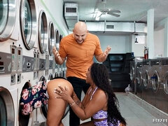 Culo grande, Rubia, Morena, Vestido, Ébano, Interracial, Perforación, Trio