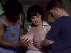 Κώλος, Μελαχροινή, Διπλή εισχώρηση, Διαφυλετικό, Ώριμη γυναίκα, Ρετρό, Τρίο, Βυζιά