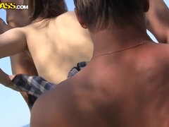 Anaali, Ruskeahiuksinen, Tupla penetraatio, Naamallinen, Hd, Ulkona, Teini, Kolmen kimppa