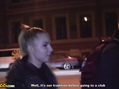 금발의, 돈, 쓰리섬