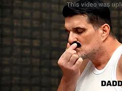 Geschnappt, Betrug, Tschechisch, Papi, Rotschopf, Schreiend, Rasiert, Strümpfe