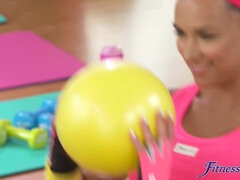 Mačiatko, Veľké kozy, Blondína, Brunetka, Českej, Európskej, Piercing, Šport