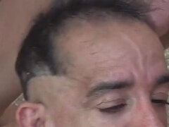 18, Biseksuaali, Suihinotto, Spermashotti, Orgiat, Ulkona, Teini