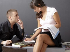 항문, 큰 엉덩이, 큰 음경, 흑갈색 머리, 도기스타일, 자연의 가슴, 청소년, 젖가슴