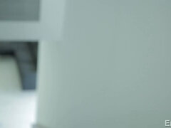 Røv, Pik sutte, Brunette, Par, Sædskud, Give finger, Uskyldig, Bad