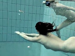 Lesbo, Uima allas, Veden alla