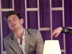 Anaali, Iso perse, Isot tissit, Suihinotto, Ruskeahiuksinen, Kyrpä, Transu, Lyhyt tukka