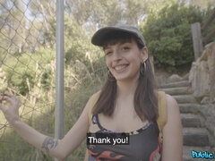 En levrette, Européenne, Branlette thaïlandaise, Seins naturels, De plein air, Piercing, Espagnole, Tatouage