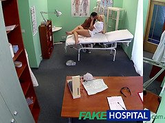 Gros seins, Blonde, Brunette brune, Médecin, Hard, Hd, Embrassement, Fils